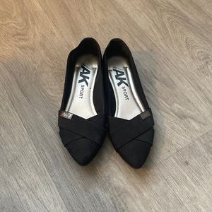 Ann Klein sport black pointed toe flats
